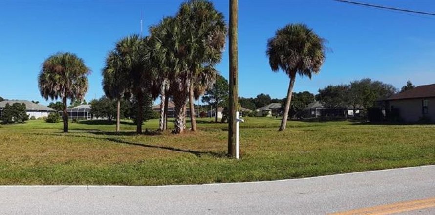 Terrain à Rotonda, Floride № 1082760