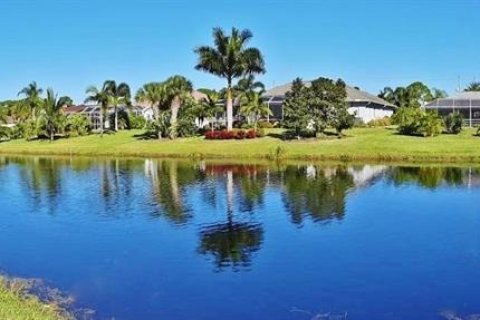 Terreno en venta en Rotonda, Florida № 1082759 - foto 1