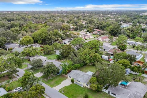 House in New Port Richey, Florida 4 bedrooms, 188.03 sq.m. № 1412530 - photo 2