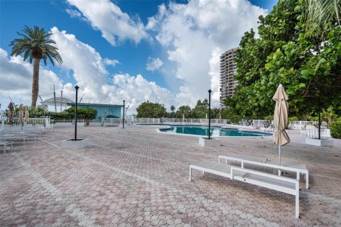 Condominio en venta en Miami, Florida, 1 dormitorio, 79.99 m2 № 1333501 - foto 16