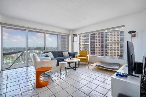 Condominio en venta en Miami, Florida, 1 dormitorio, 79.99 m2 № 1333501 - foto 9