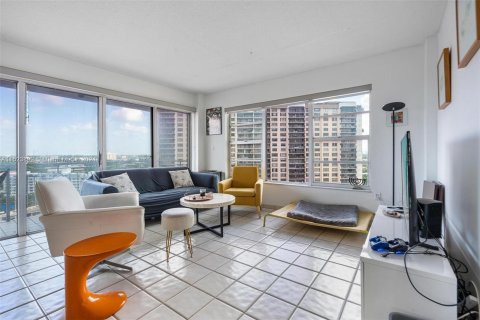 Condominio en venta en Miami, Florida, 1 dormitorio, 79.99 m2 № 1333501 - foto 2