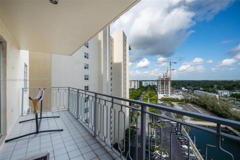 Condominio en venta en Miami, Florida, 1 dormitorio, 79.99 m2 № 1333501 - foto 12