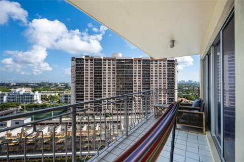 Condominio en venta en Miami, Florida, 1 dormitorio, 79.99 m2 № 1333501 - foto 10