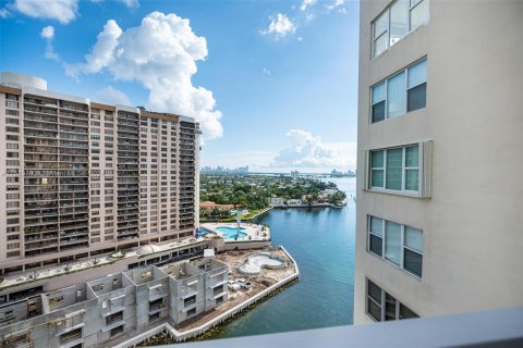 Condominio en venta en Miami, Florida, 1 dormitorio, 79.99 m2 № 1333501 - foto 14