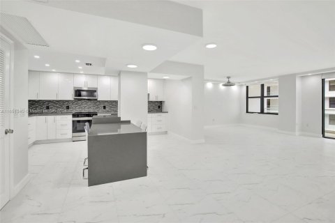 Condominio en venta en Bal Harbour, Florida, 2 dormitorios, 156.82 m2 № 1333463 - foto 7