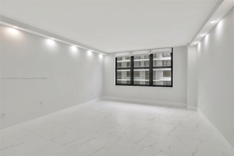 Condominio en venta en Bal Harbour, Florida, 2 dormitorios, 156.82 m2 № 1333463 - foto 28