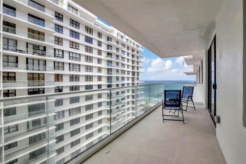 Condominio en venta en Bal Harbour, Florida, 2 dormitorios, 156.82 m2 № 1333463 - foto 3