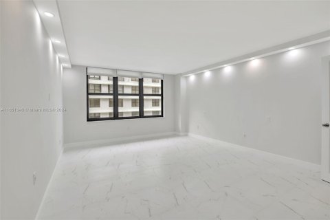 Condominio en venta en Bal Harbour, Florida, 2 dormitorios, 156.82 m2 № 1333463 - foto 25