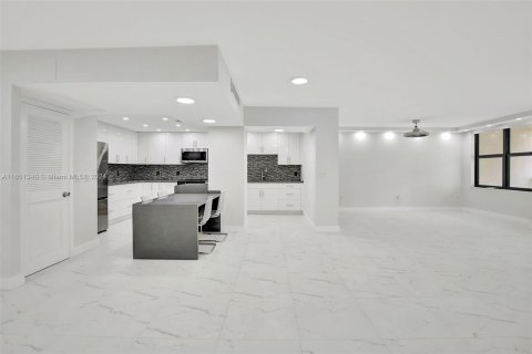 Condominio en venta en Bal Harbour, Florida, 2 dormitorios, 156.82 m2 № 1333463 - foto 8