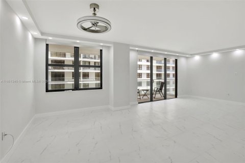 Condominio en venta en Bal Harbour, Florida, 2 dormitorios, 156.82 m2 № 1333463 - foto 20