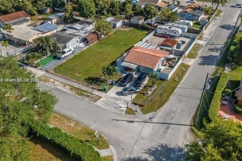 Купить земельный участок в Майами, Флорида № 1145361 - фото 2