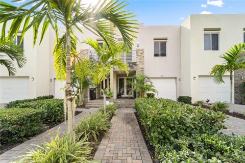 Townhouse in Fort Lauderdale, Florida 3 bedrooms, 193.98 sq.m. № 869119 - photo 17