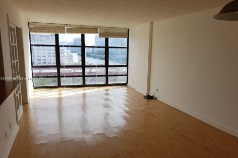 Copropriété à vendre à Hallandale Beach, Floride: 2 chambres, 94.76 m2 № 1370720 - photo 2