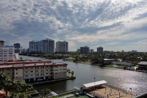 Copropriété à vendre à Hallandale Beach, Floride: 2 chambres, 94.76 m2 № 1370720 - photo 1