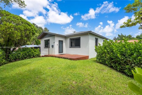 Villa ou maison à vendre à Miami, Floride: 5 chambres, 180.51 m2 № 1370721 - photo 1