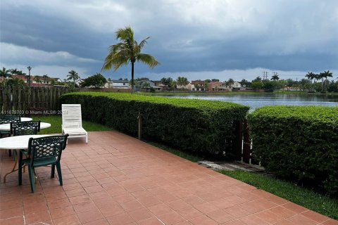 Casa en venta en Miami, Florida, 4 dormitorios, 189.24 m2 № 1409151 - foto 9