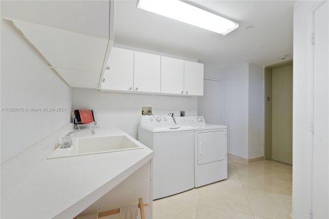 Condo in Aventura, Florida, 3 bedrooms  № 1272302 - photo 13