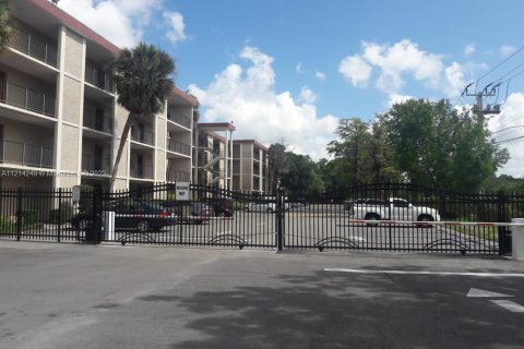 Condominio en venta en Lauderdale Lakes, Florida, 2 dormitorios, 89.19 m2 № 515426 - foto 16