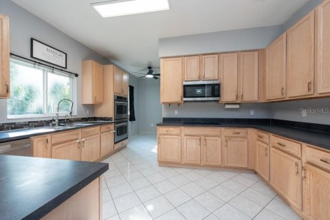 Casa en venta en Tampa, Florida, 5 dormitorios, 273.69 m2 № 1388881 - foto 14