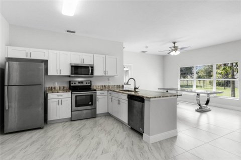 House in BELLALAGO in Kissimmee, Florida 4 bedrooms, 209.4 sq.m. № 1341615 - photo 16