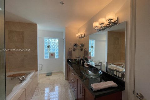 Condominio en venta en Miami, Florida, 2 dormitorios, 138.42 m2 № 944563 - foto 16