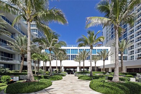 Condo in Miami Beach, Florida, 1 bedroom  № 1380499 - photo 18