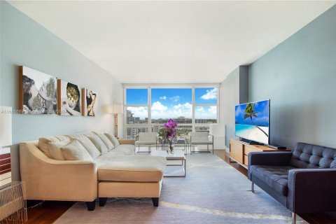 Condo in Miami Beach, Florida, 1 bedroom  № 1380499 - photo 1