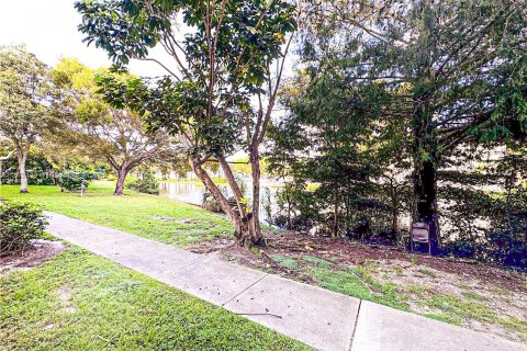 Condo in Hollywood, Florida, 1 bedroom  № 1394327 - photo 19