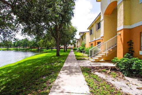 Condo in Hollywood, Florida, 1 bedroom  № 1394327 - photo 18