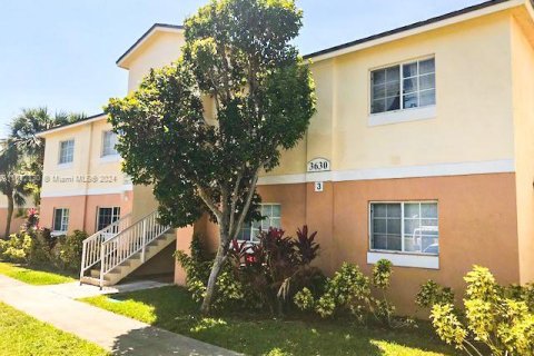 Condo in Hollywood, Florida, 1 bedroom  № 1394327 - photo 2