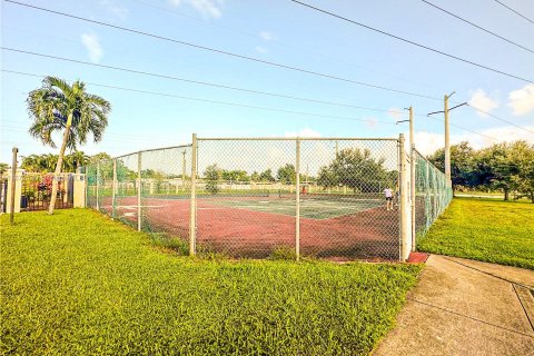 Condo in Hollywood, Florida, 1 bedroom  № 1394327 - photo 23