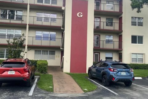 Condominio en venta en Pembroke Pines, Florida, 1 dormitorio, 65.22 m2 № 1394326 - foto 1