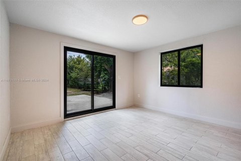 House in Miami, Florida 2 bedrooms, 158.12 sq.m. № 1394328 - photo 6