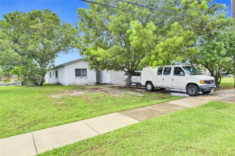 House in Oakland Park, Florida 4 bedrooms, 128.21 sq.m. № 1394285 - photo 3