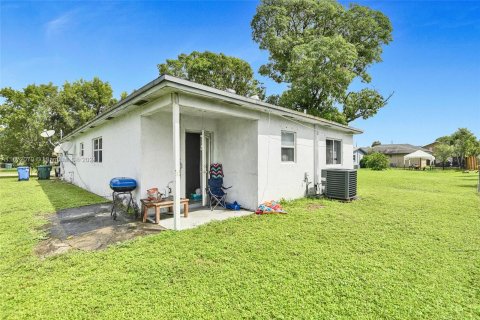 House in Oakland Park, Florida 4 bedrooms, 128.21 sq.m. № 1394285 - photo 24