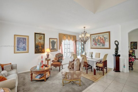 Купить виллу или дом в Корал-Спрингс, Флорида 5 спален, 291.06м2, № 750102 - фото 9