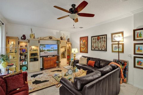 Villa ou maison à vendre à Coral Springs, Floride: 5 chambres, 291.06 m2 № 750102 - photo 16