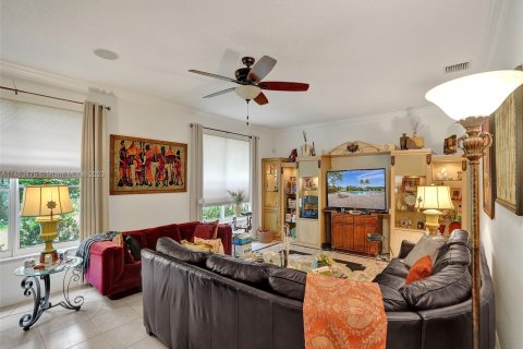 Casa en venta en Coral Springs, Florida, 5 dormitorios, 291.06 m2 № 750102 - foto 17