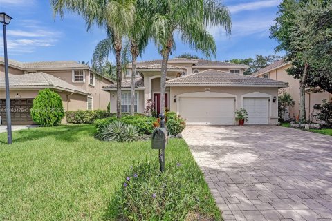 House in Coral Springs, Florida 5 bedrooms, 291.06 sq.m. № 750102 - photo 3