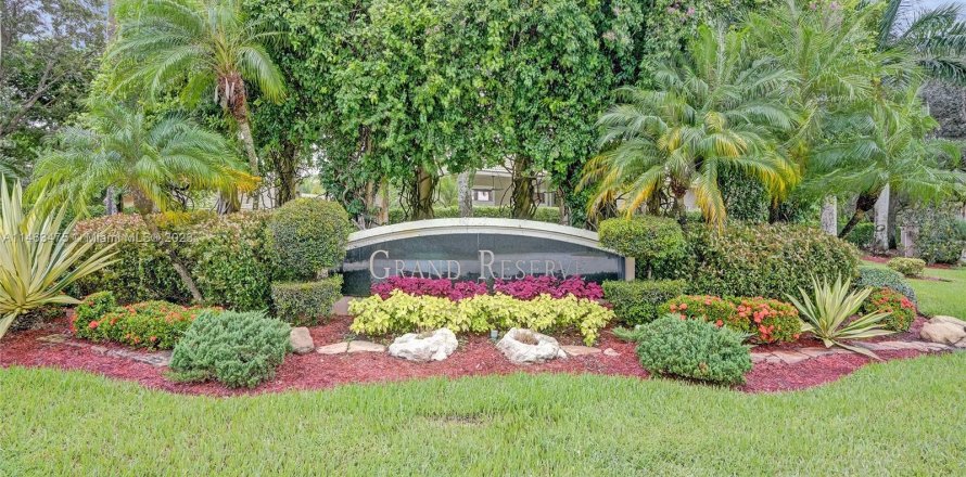 House in Coral Springs, Florida 5 bedrooms, 291.06 sq.m. № 750102