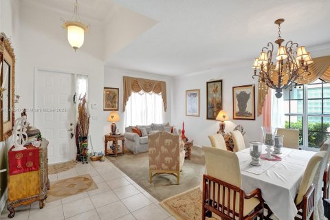 Купить виллу или дом в Корал-Спрингс, Флорида 5 спален, 291.06м2, № 750102 - фото 11