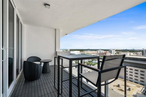 Apartment in Miami Beach, Florida 2 bedrooms, 138.42 sq.m. № 25903 - photo 26
