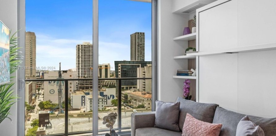 Condominio en Miami, Florida, 1 dormitorio  № 1270525