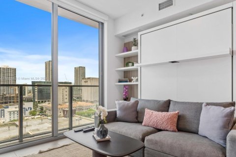 Condo in Miami, Florida, 1 bedroom  № 1270525 - photo 2