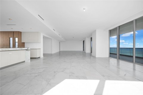 Condo in Sunny Isles Beach, Florida, 5 bedrooms  № 1428354 - photo 12