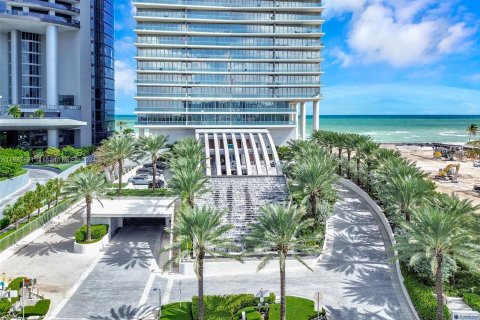 Condo in Sunny Isles Beach, Florida, 5 bedrooms  № 1428354 - photo 1