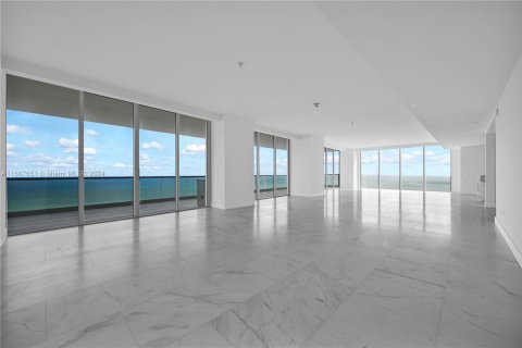 Condo in Sunny Isles Beach, Florida, 5 bedrooms  № 1428354 - photo 17