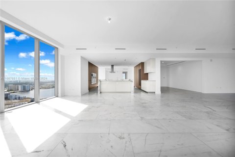 Condo in Sunny Isles Beach, Florida, 5 bedrooms  № 1428354 - photo 13