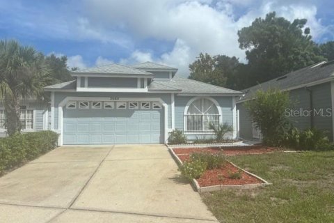 House in Apopka, Florida 3 bedrooms, 137.77 sq.m. № 1349795 - photo 2